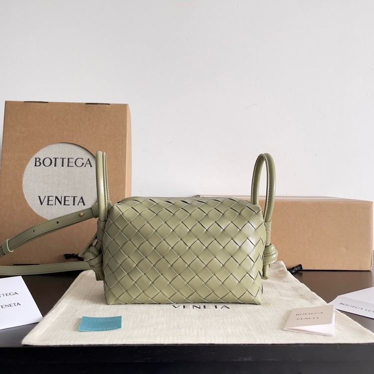 보테가 베네타 스몰 루프 백